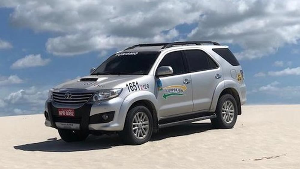 No Kite Villas, oferecemos um serviço de transfer personalizado para facilitar sua viagem com conforto e segurança. Seja vindo ou indo para os aeroportos de Fortaleza ou Jericoacoara, ou seguindo rumo ao seu próximo destino no Nordeste, cuidamos de tudo. Também organizamos traslados para pontos de partida de downwind ou velejos. Pontualidade, comodidade e atenção aos detalhes. Fale conosco e garanta seu transfer sob medida.